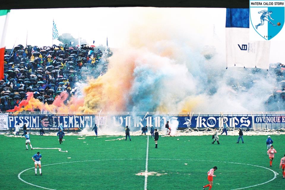 tifosi matera fumogeni 1