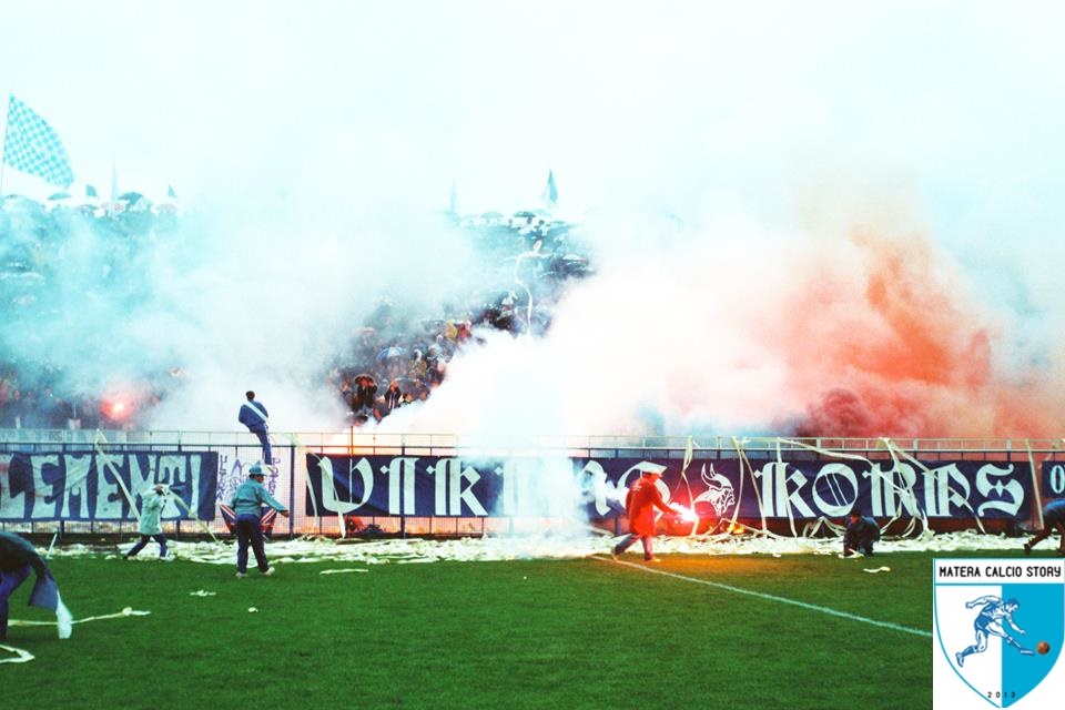 tifosi matera fumogeni 2